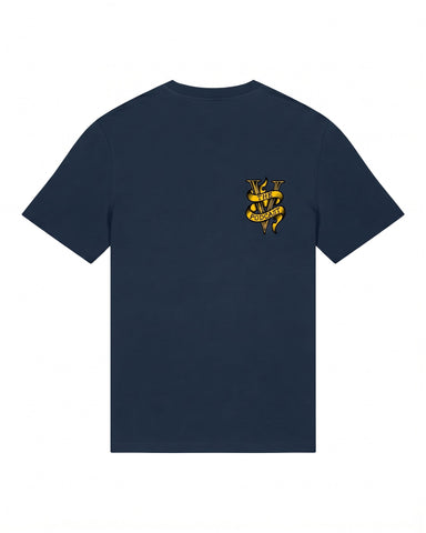 V the Podcast Man's Ruin heren T-shirt navy – voorkant met V the Podcast-logo
